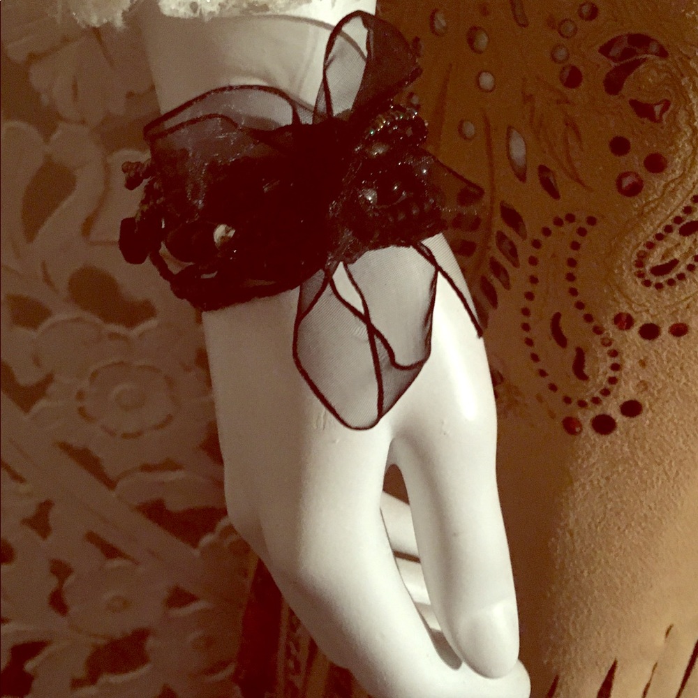 Black elastic beaded bracelet